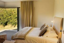 Mainbedroom2