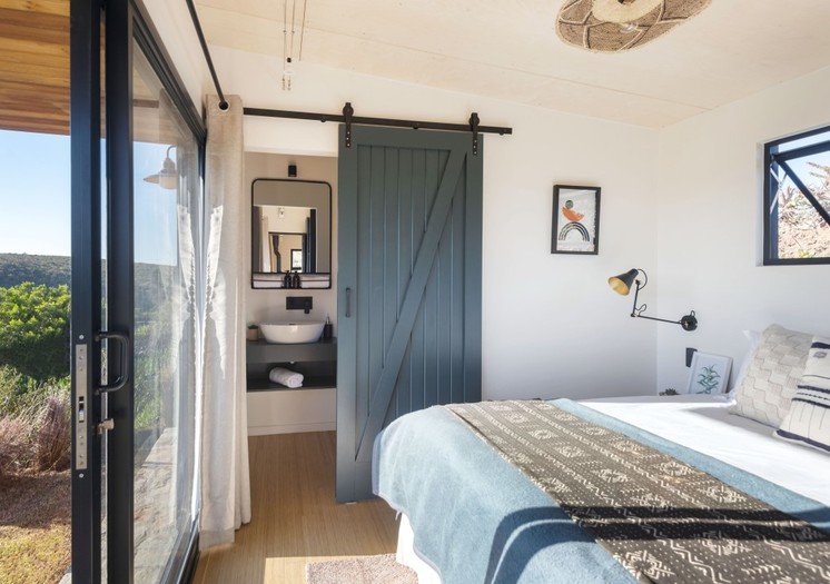 Hopewell Luxury Cabin Bedroom With En Suite Bathroom 56